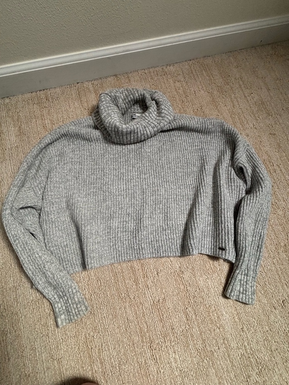 Hollister Cozy Grey Turtleneck Cropped Sweater - Women